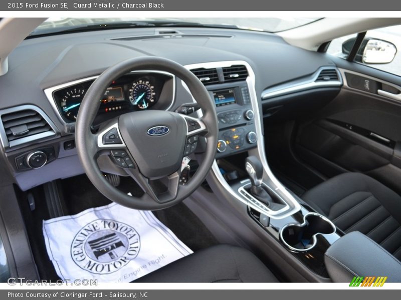 Guard Metallic / Charcoal Black 2015 Ford Fusion SE