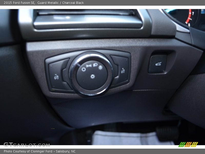 Guard Metallic / Charcoal Black 2015 Ford Fusion SE