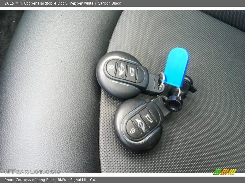 Pepper White / Carbon Black 2015 Mini Cooper Hardtop 4 Door