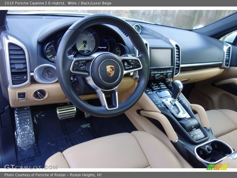 Dashboard of 2016 Cayenne S E-Hybrid