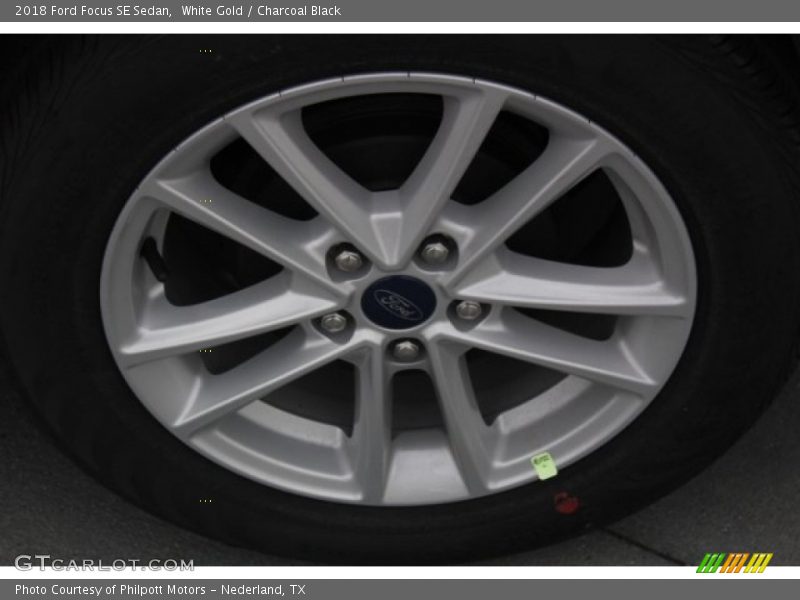 White Gold / Charcoal Black 2018 Ford Focus SE Sedan
