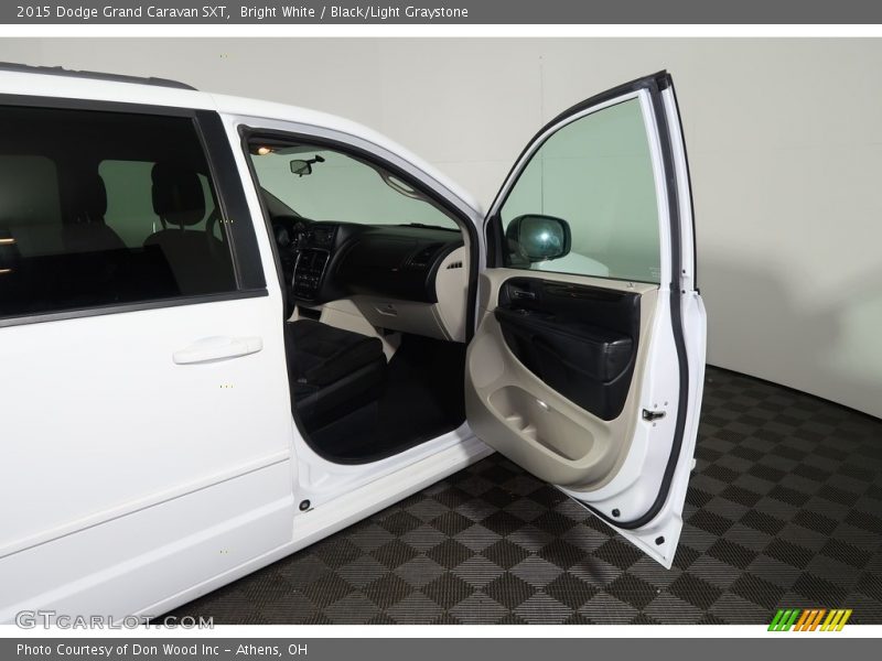 Bright White / Black/Light Graystone 2015 Dodge Grand Caravan SXT