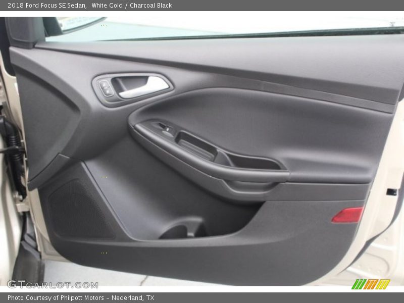 White Gold / Charcoal Black 2018 Ford Focus SE Sedan
