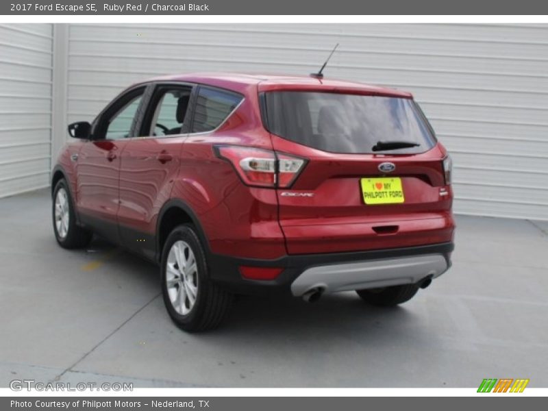 Ruby Red / Charcoal Black 2017 Ford Escape SE