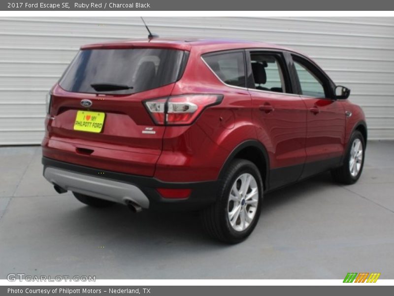 Ruby Red / Charcoal Black 2017 Ford Escape SE