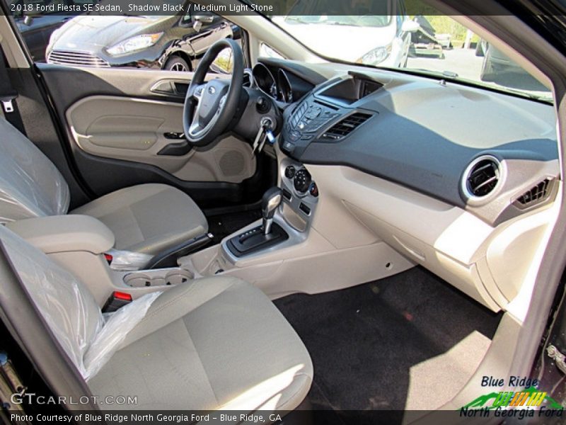 Shadow Black / Medium Light Stone 2018 Ford Fiesta SE Sedan