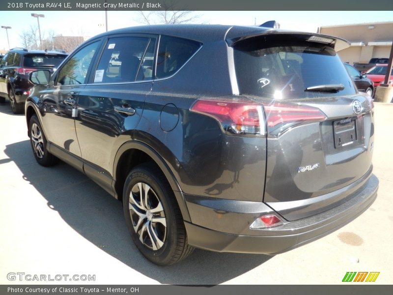 Magnetic Gray Metallic / Black 2018 Toyota RAV4 LE