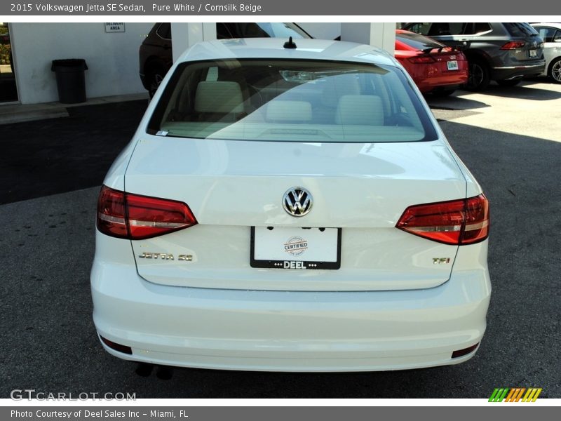 Pure White / Cornsilk Beige 2015 Volkswagen Jetta SE Sedan