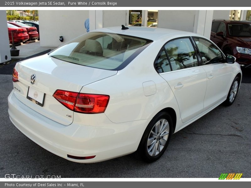 Pure White / Cornsilk Beige 2015 Volkswagen Jetta SE Sedan