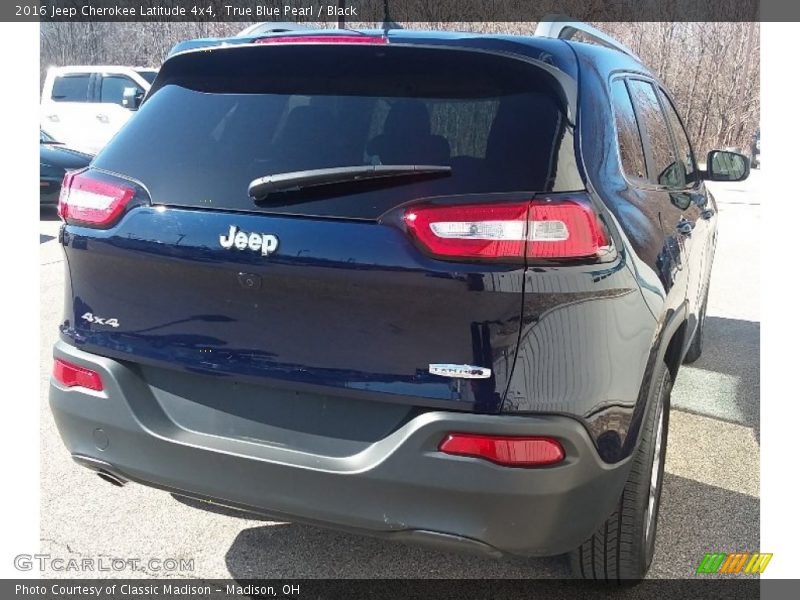 True Blue Pearl / Black 2016 Jeep Cherokee Latitude 4x4