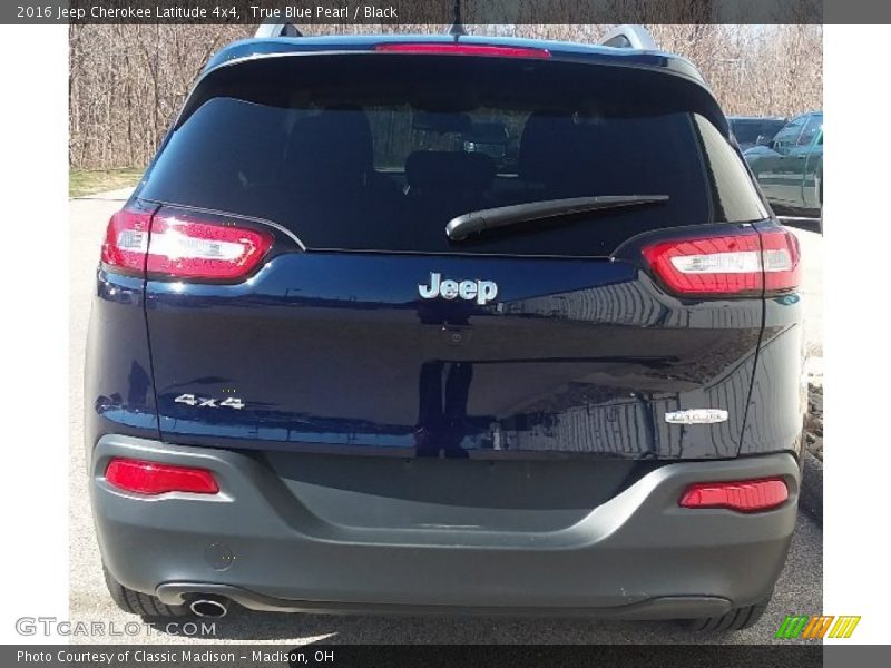 True Blue Pearl / Black 2016 Jeep Cherokee Latitude 4x4