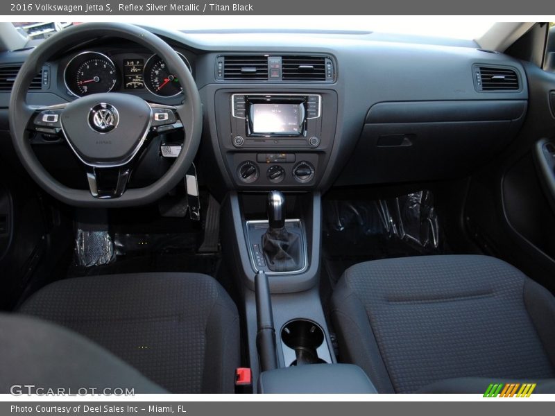 Reflex Silver Metallic / Titan Black 2016 Volkswagen Jetta S