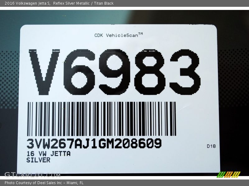 Reflex Silver Metallic / Titan Black 2016 Volkswagen Jetta S