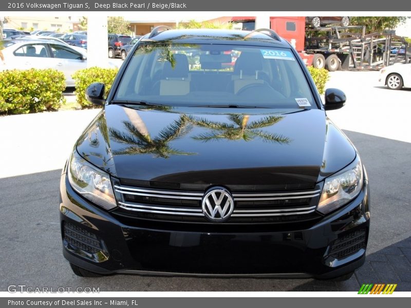 Deep Black Pearl / Beige/Black 2016 Volkswagen Tiguan S