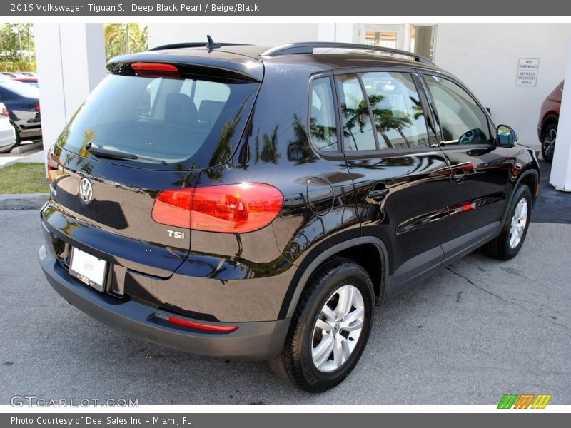 Deep Black Pearl / Beige/Black 2016 Volkswagen Tiguan S