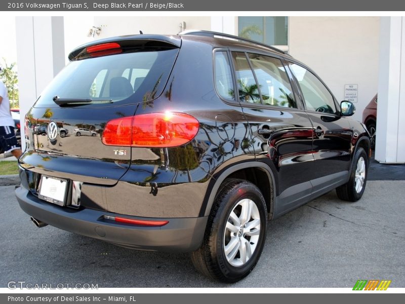 Deep Black Pearl / Beige/Black 2016 Volkswagen Tiguan S