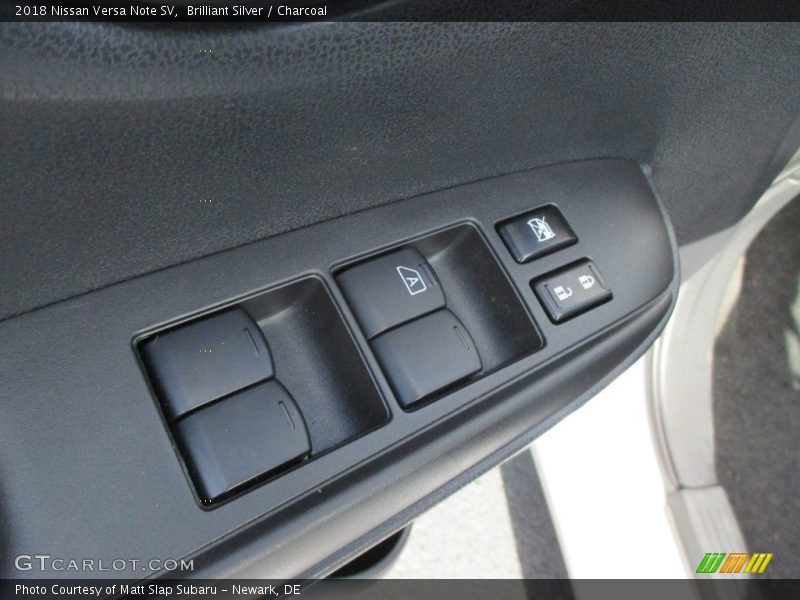 Brilliant Silver / Charcoal 2018 Nissan Versa Note SV