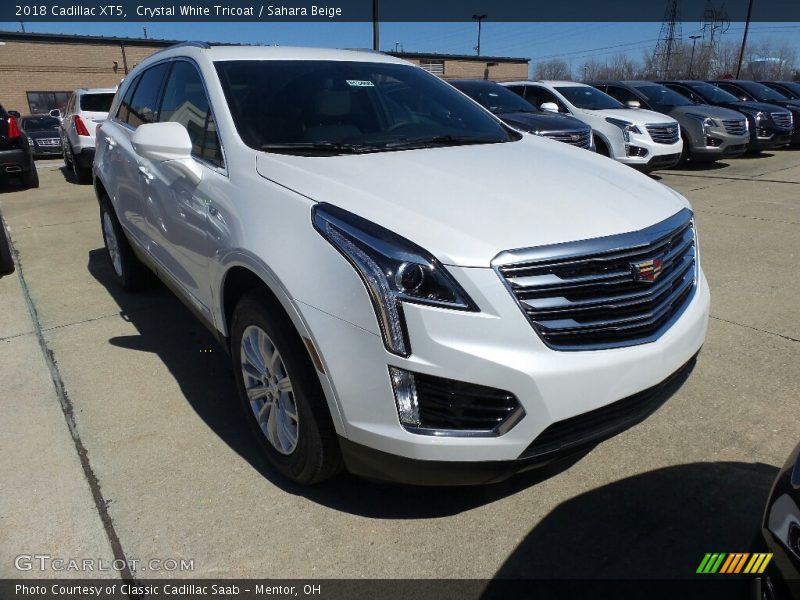 Crystal White Tricoat / Sahara Beige 2018 Cadillac XT5