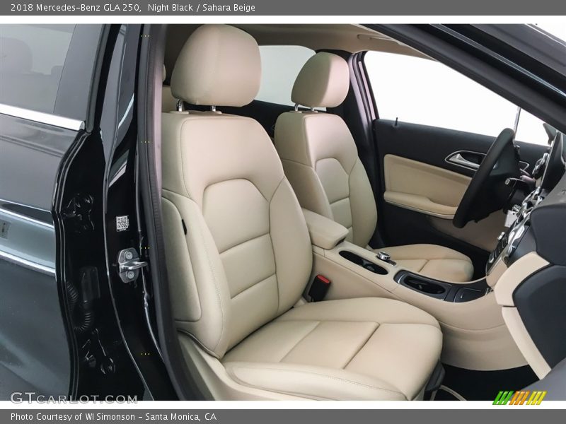 Night Black / Sahara Beige 2018 Mercedes-Benz GLA 250