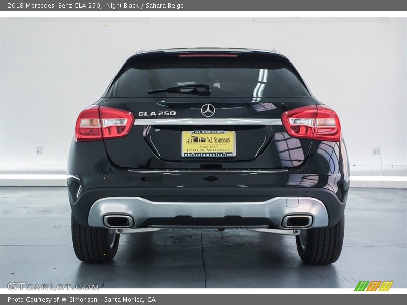 Night Black / Sahara Beige 2018 Mercedes-Benz GLA 250
