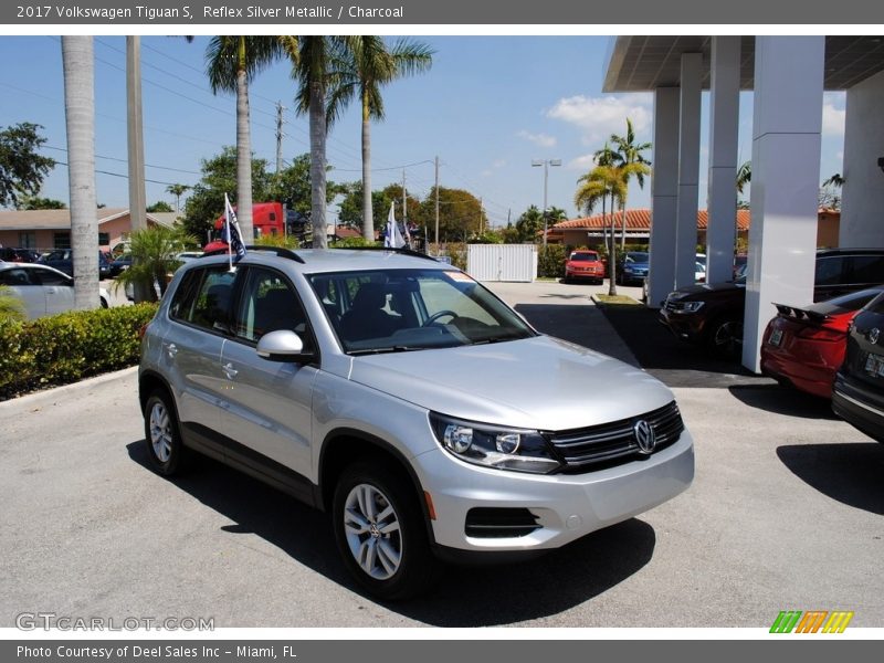 Reflex Silver Metallic / Charcoal 2017 Volkswagen Tiguan S