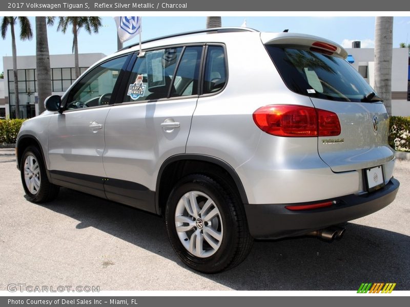 Reflex Silver Metallic / Charcoal 2017 Volkswagen Tiguan S