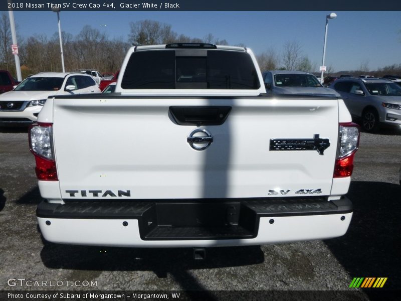 Glacier White / Black 2018 Nissan Titan SV Crew Cab 4x4