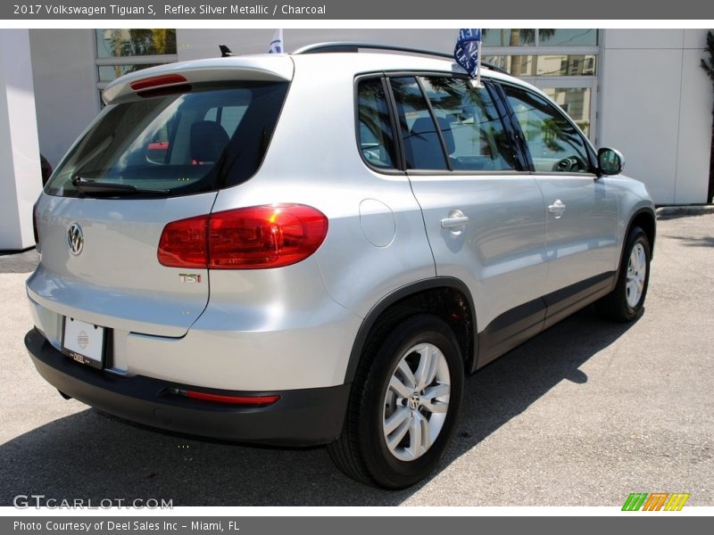 Reflex Silver Metallic / Charcoal 2017 Volkswagen Tiguan S