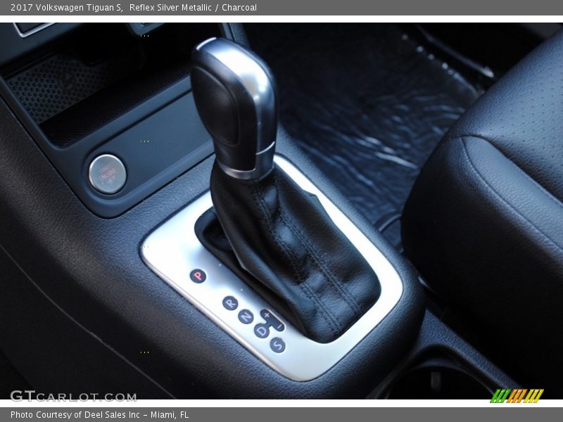 Reflex Silver Metallic / Charcoal 2017 Volkswagen Tiguan S
