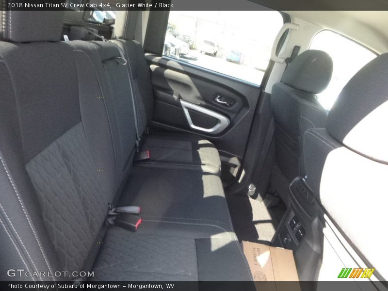 Glacier White / Black 2018 Nissan Titan SV Crew Cab 4x4