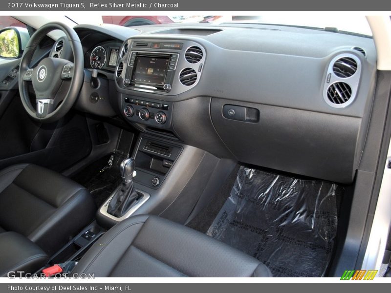 Reflex Silver Metallic / Charcoal 2017 Volkswagen Tiguan S
