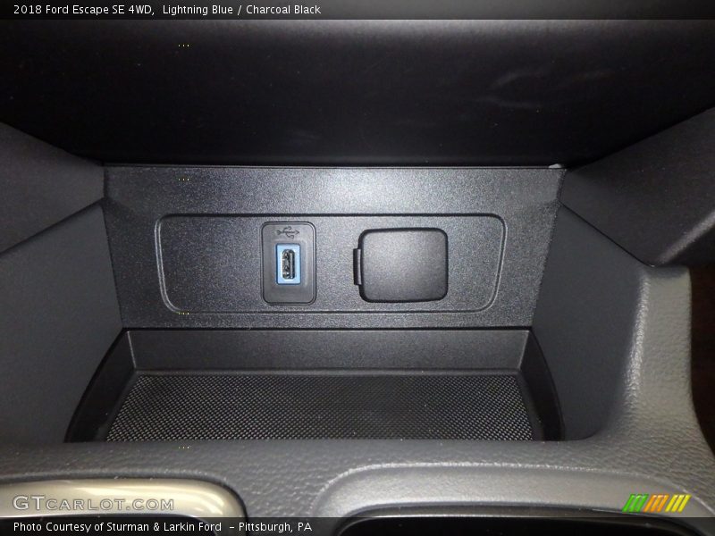 Lightning Blue / Charcoal Black 2018 Ford Escape SE 4WD