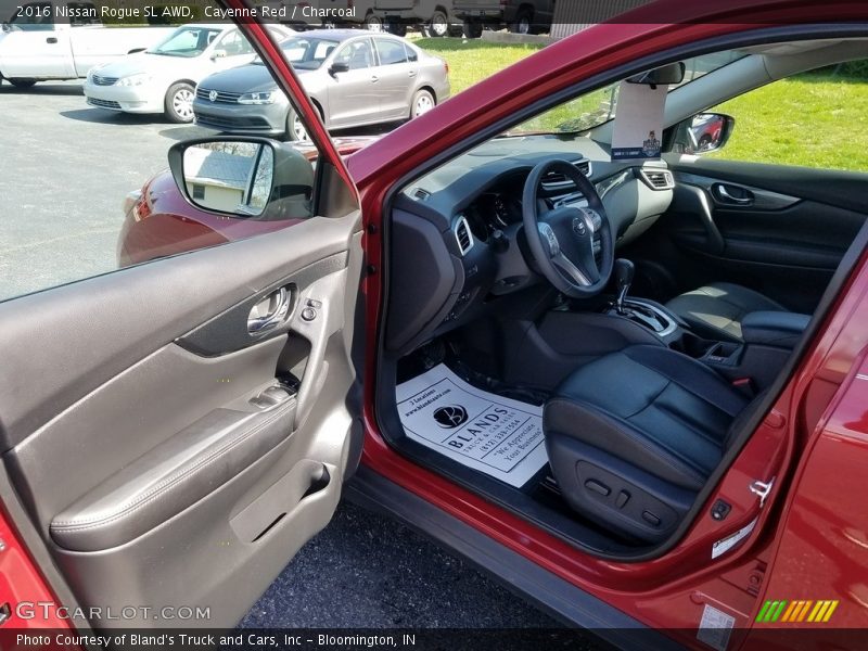 Cayenne Red / Charcoal 2016 Nissan Rogue SL AWD
