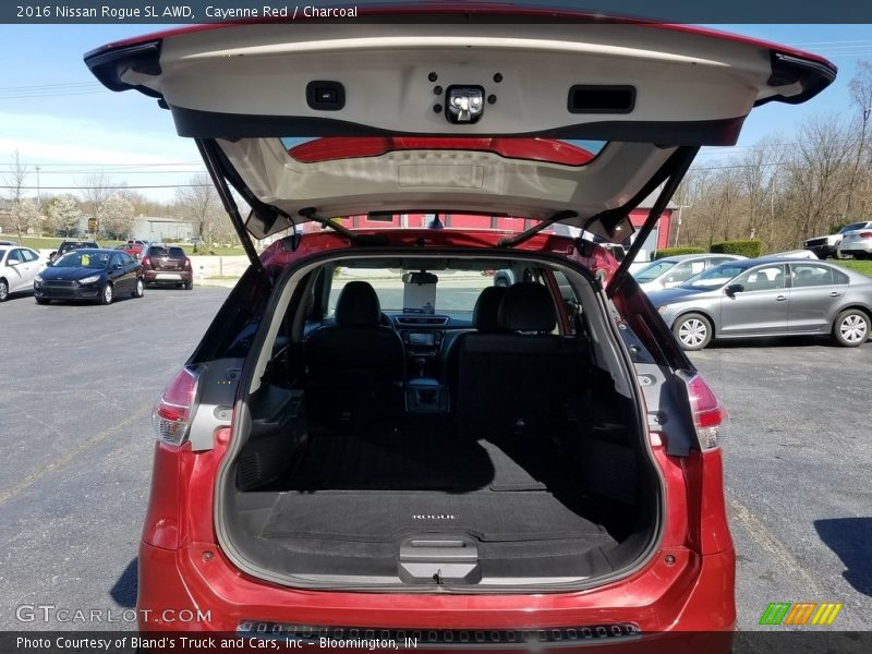 Cayenne Red / Charcoal 2016 Nissan Rogue SL AWD