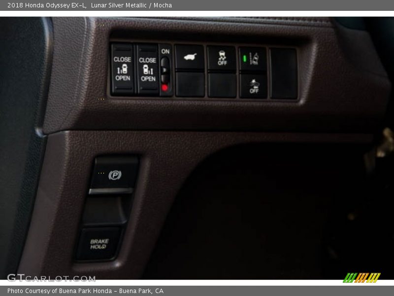 Lunar Silver Metallic / Mocha 2018 Honda Odyssey EX-L