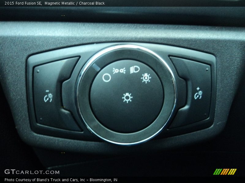 Magnetic Metallic / Charcoal Black 2015 Ford Fusion SE