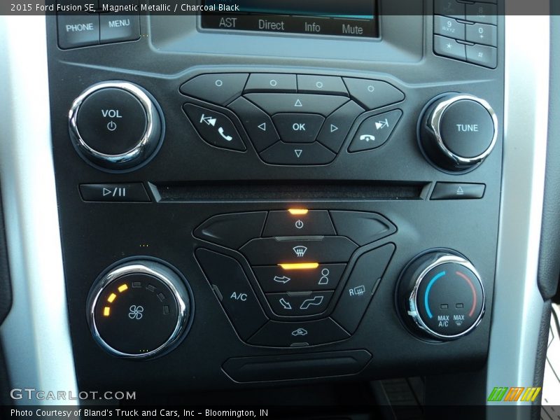 Magnetic Metallic / Charcoal Black 2015 Ford Fusion SE
