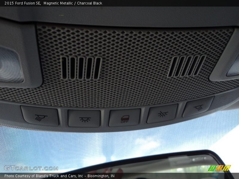 Magnetic Metallic / Charcoal Black 2015 Ford Fusion SE