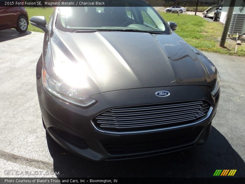 Magnetic Metallic / Charcoal Black 2015 Ford Fusion SE