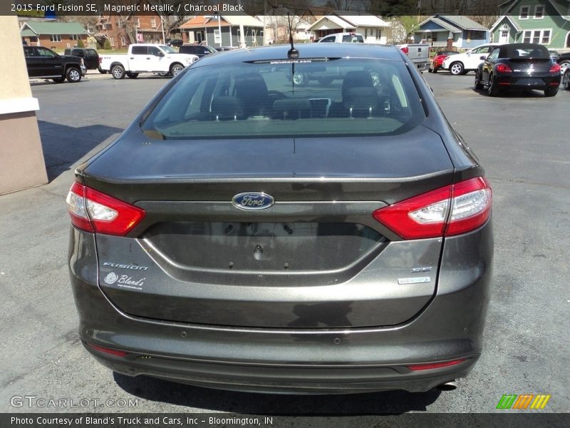 Magnetic Metallic / Charcoal Black 2015 Ford Fusion SE