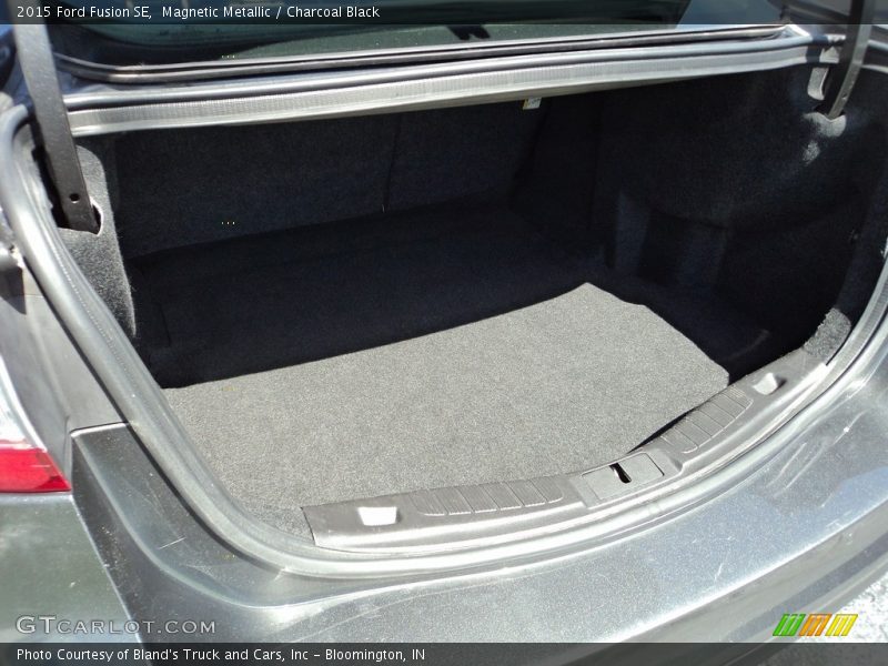 Magnetic Metallic / Charcoal Black 2015 Ford Fusion SE