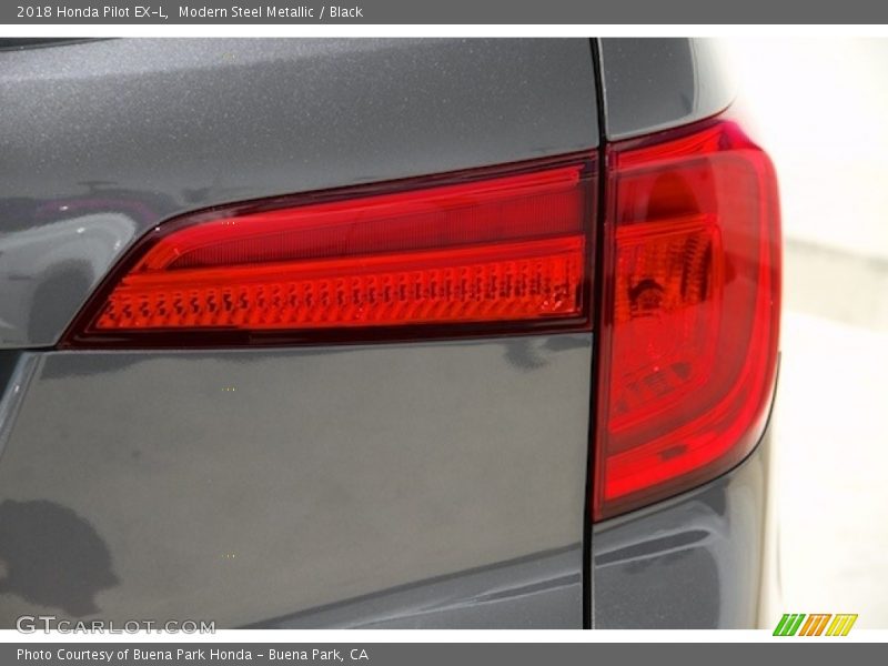 Modern Steel Metallic / Black 2018 Honda Pilot EX-L