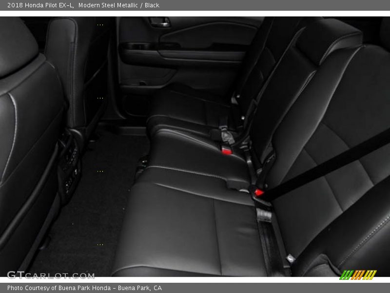 Modern Steel Metallic / Black 2018 Honda Pilot EX-L