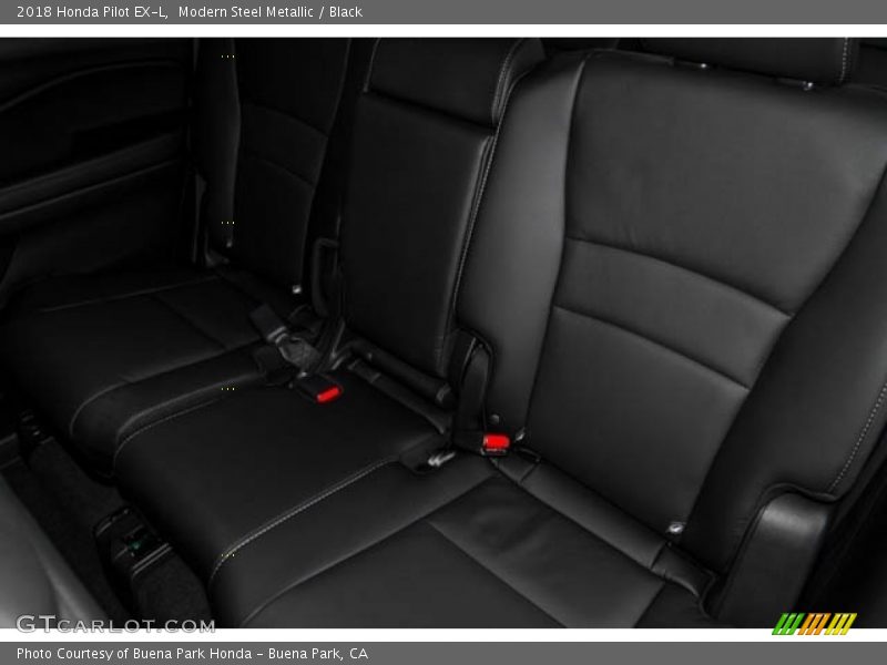 Modern Steel Metallic / Black 2018 Honda Pilot EX-L