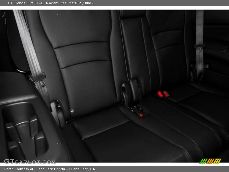 Modern Steel Metallic / Black 2018 Honda Pilot EX-L