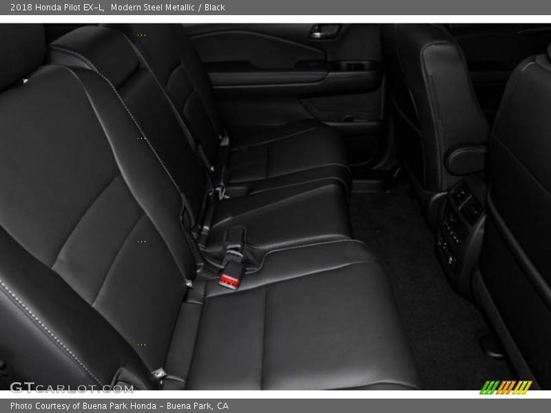 Modern Steel Metallic / Black 2018 Honda Pilot EX-L