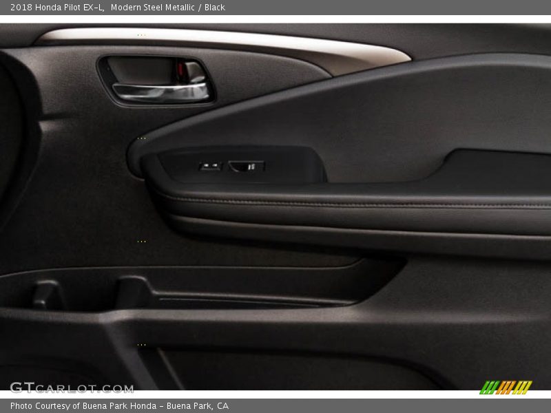 Modern Steel Metallic / Black 2018 Honda Pilot EX-L
