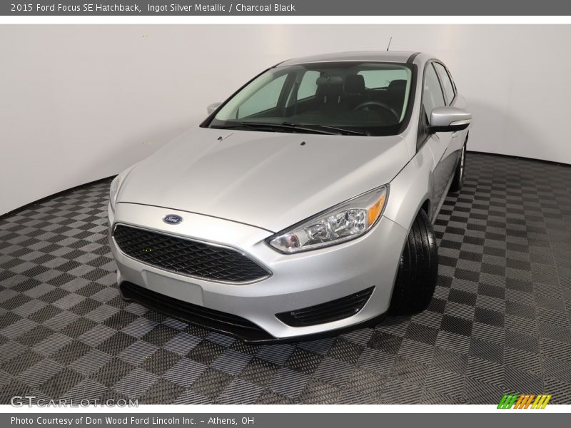 Ingot Silver Metallic / Charcoal Black 2015 Ford Focus SE Hatchback