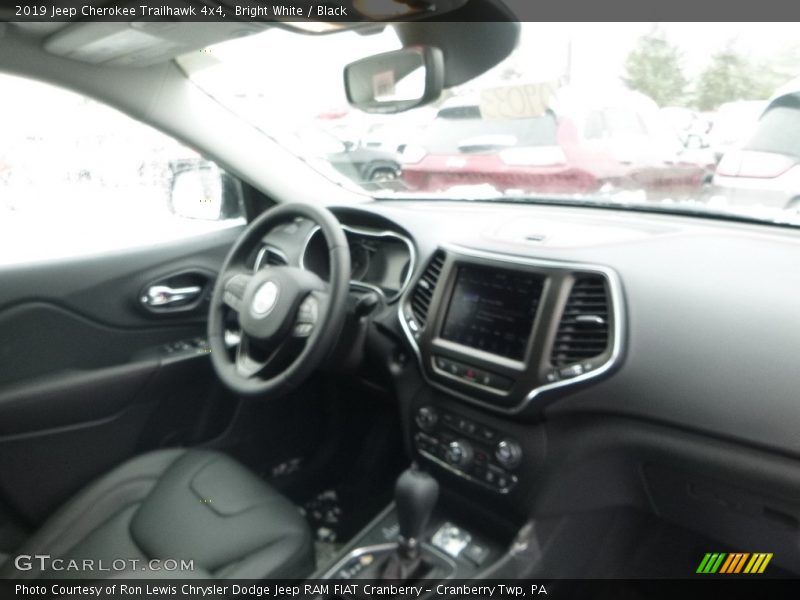 Bright White / Black 2019 Jeep Cherokee Trailhawk 4x4