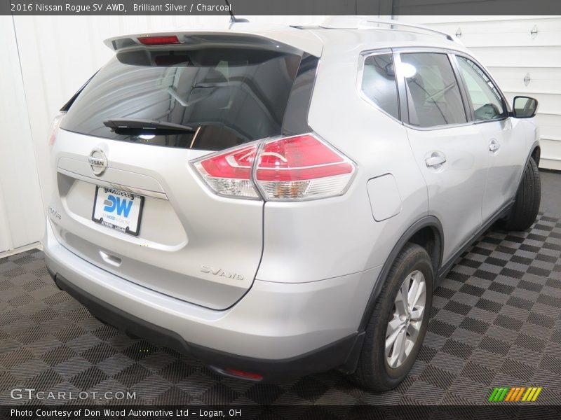 Brilliant Silver / Charcoal 2016 Nissan Rogue SV AWD